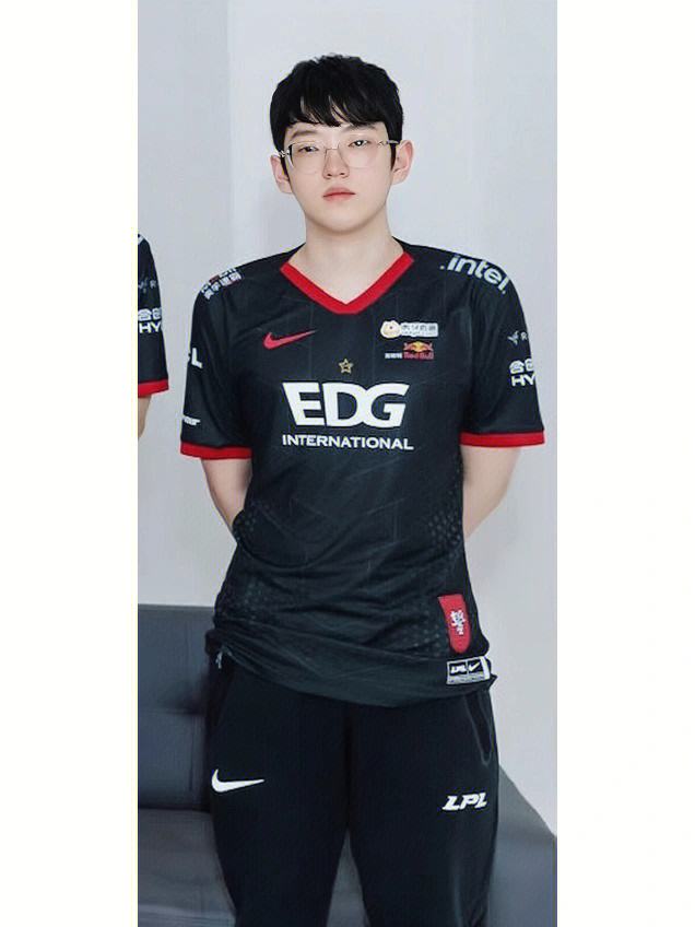 平博下载平博体育-包含Scout回归赛场，惊险取胜首场状态亮眼，巴塞罗那观众沸腾！的词条-平博下载平博体育